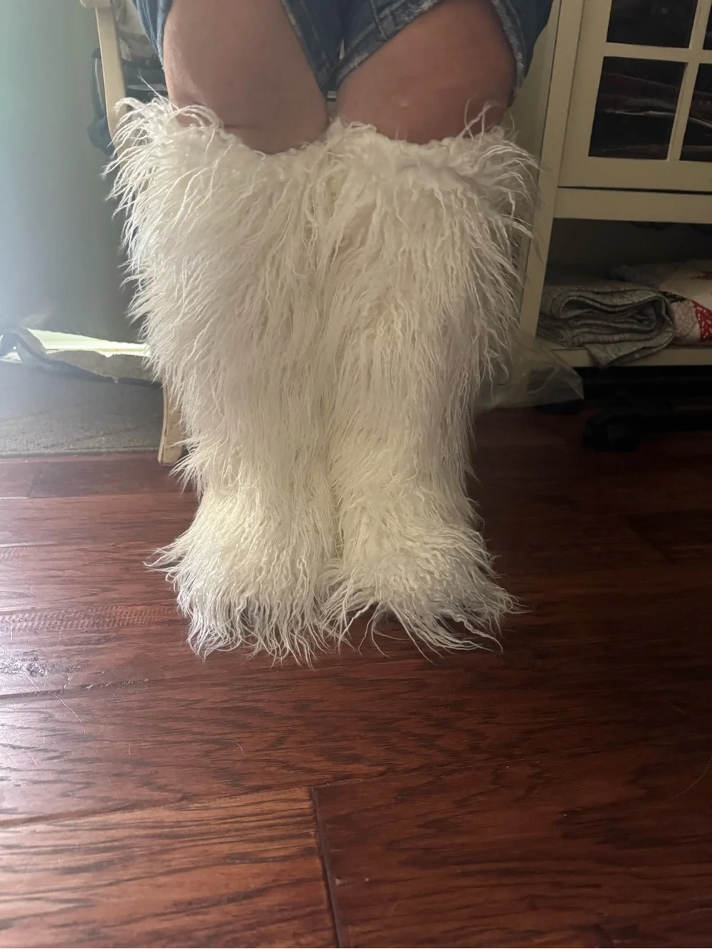 White Long Shaggy Fur Knee-High Boots size 8 fuzzy furry boots New